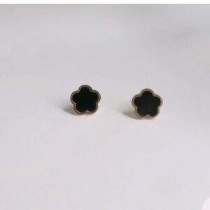Gold and Black Clover Stud Earrings Post back von Cleef style